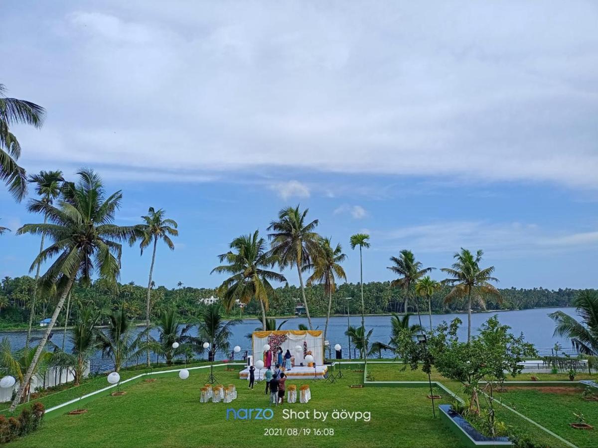 Ashtamudi Lake Garden Resorts Kollam Esterno foto